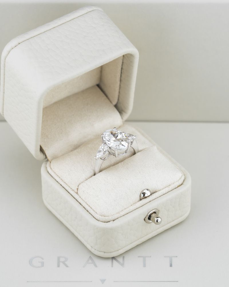 OVAL TRILOGY RING 4.0CT E VVS1